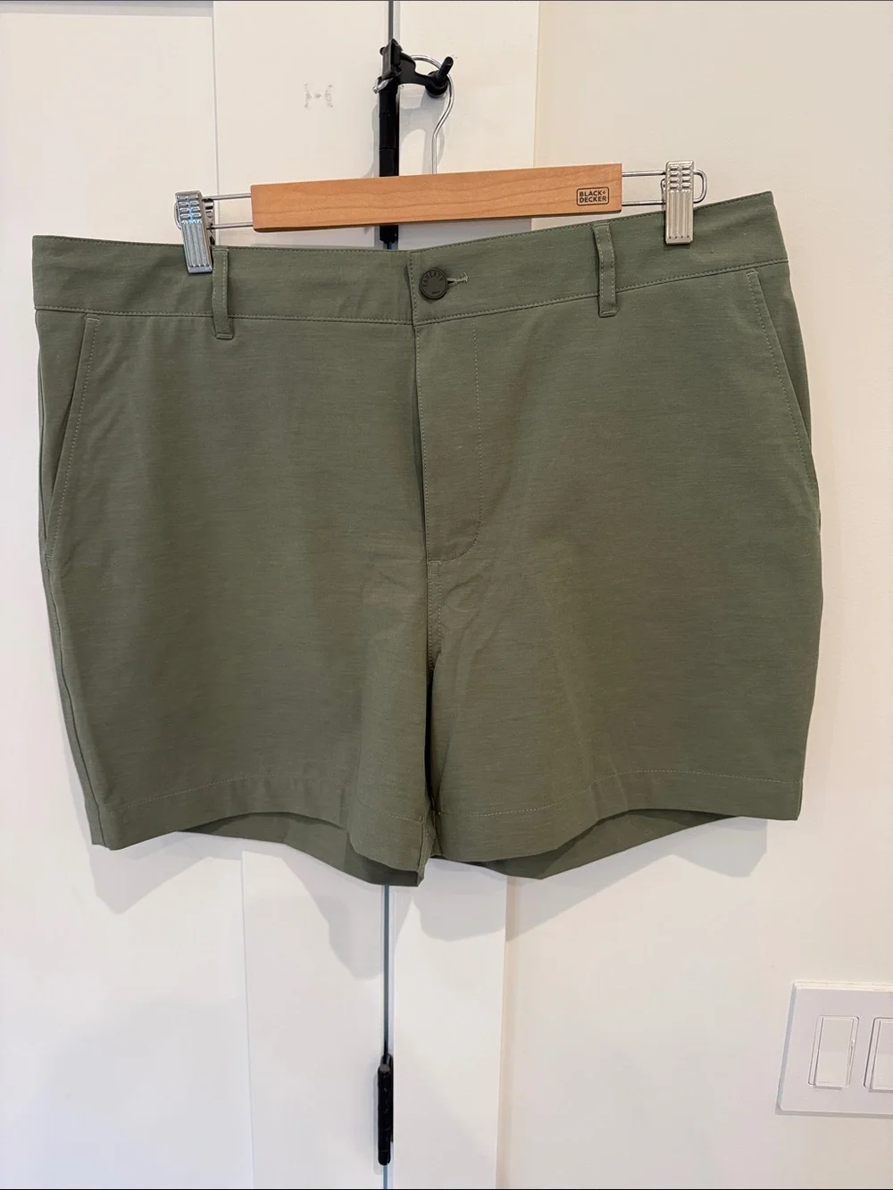 NWT MEN’S Faherty Olive Green Tailored Shorts